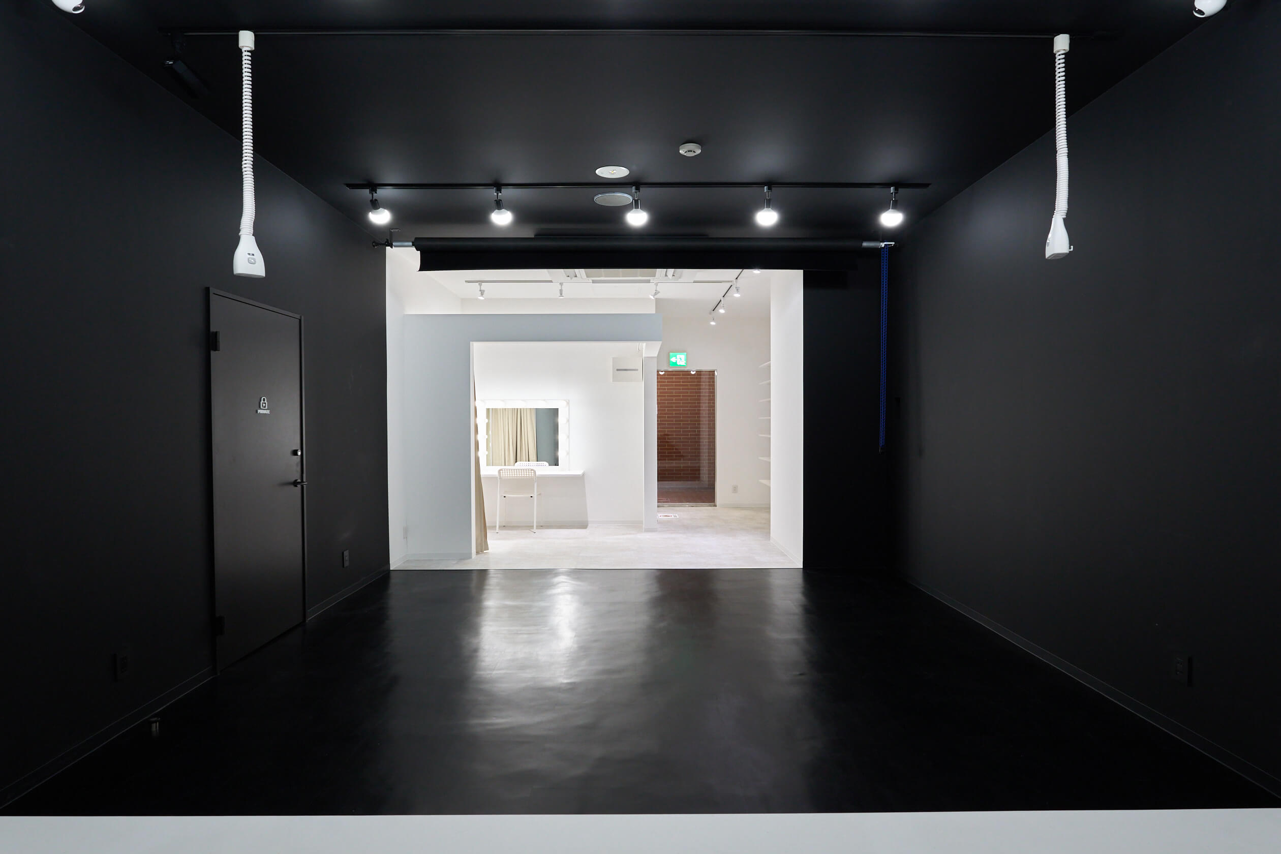 STUDIO 4696(シロクロ)横浜店の写真6