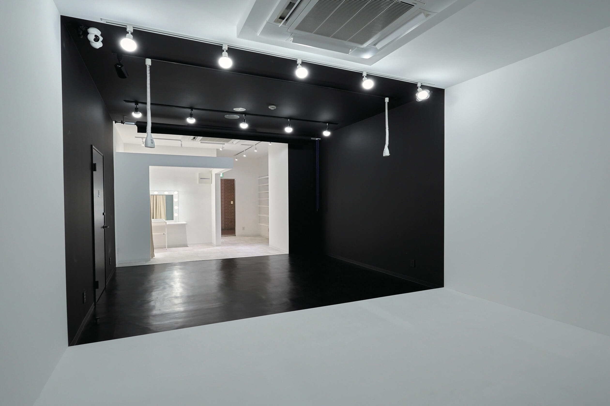 STUDIO 4696(シロクロ)横浜店の写真4